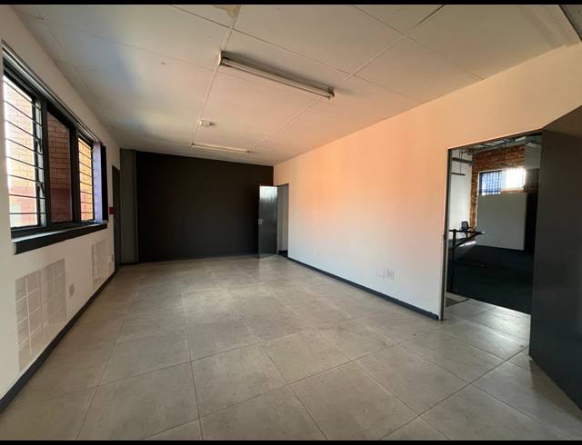 301M² WAREHOUSE TO LET IN STRIJDOMPARK